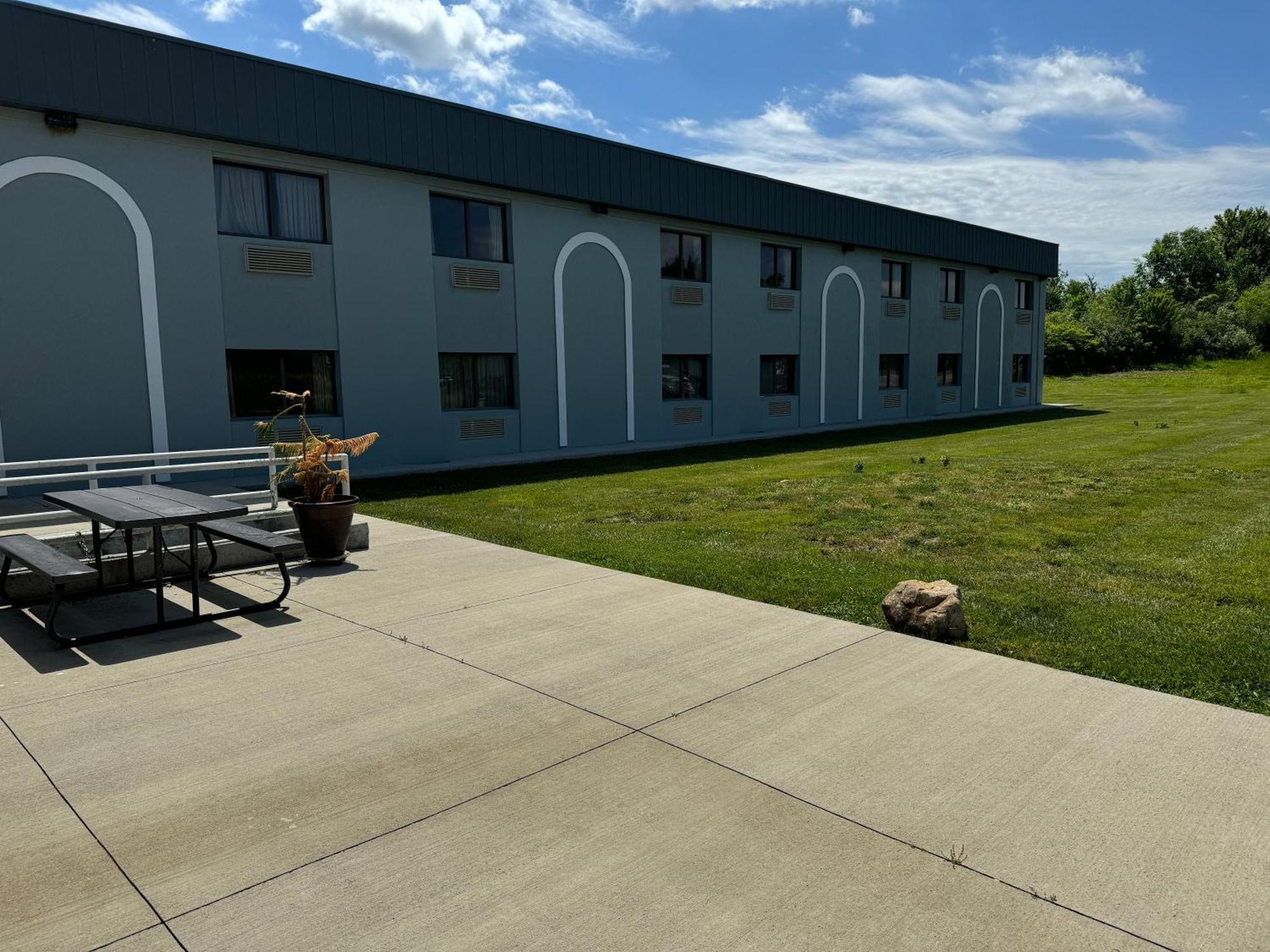 South Ridge Inn North Ridgeville Exteriör bild
